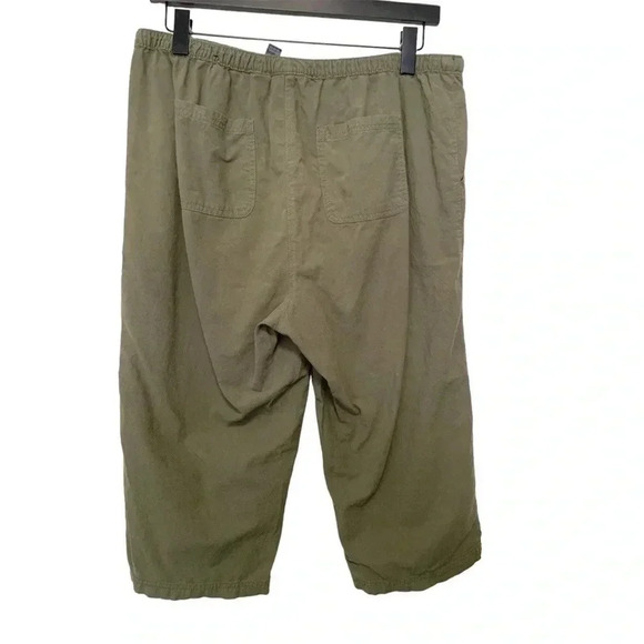 George roomy, airy and light 100% cotton capris in sage green - Picture 3 of 4
